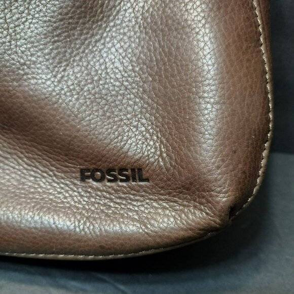 Fossil Leather Crossbody Bag With Key Charm Zippered Pockets, Small Brown Purse - Picture 3 of 9